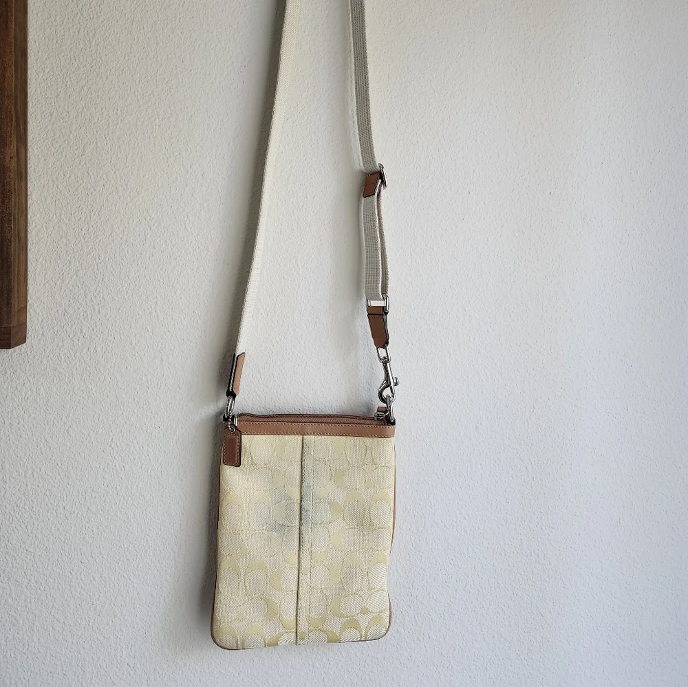 Coach Bag - Picture 3 of 6